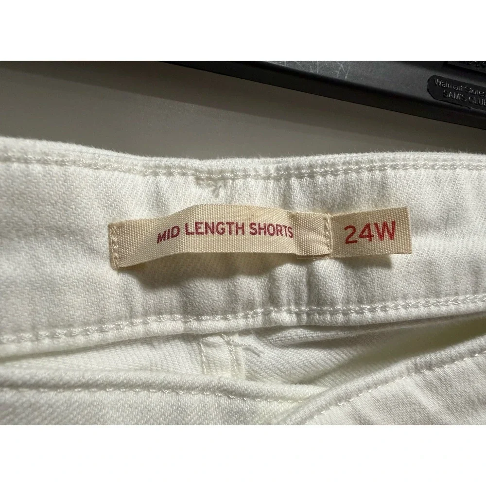 Levis Womens Mid-Length Shorts White Denim Mid Rise 24W 236690035 NWT
